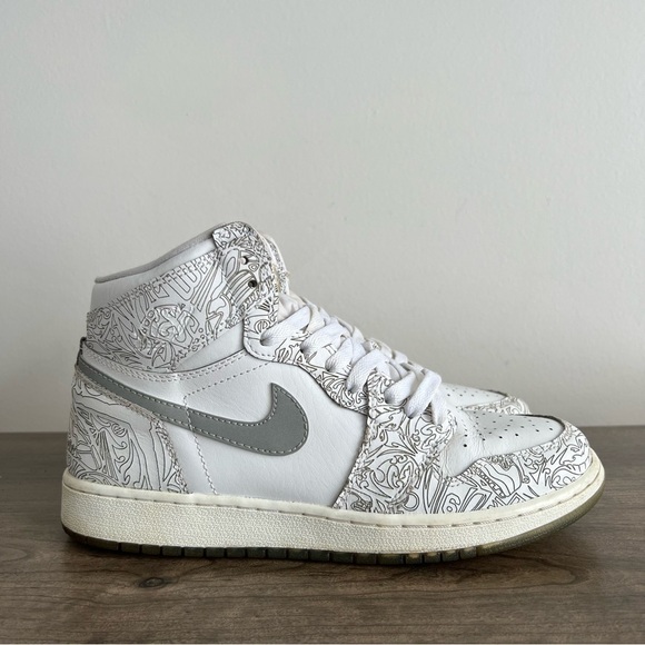 Nike Jordan 1 Retro GS Hi Top Laser White Shoe Size 7Y or 8.5 #850 - Picture 1 of 9